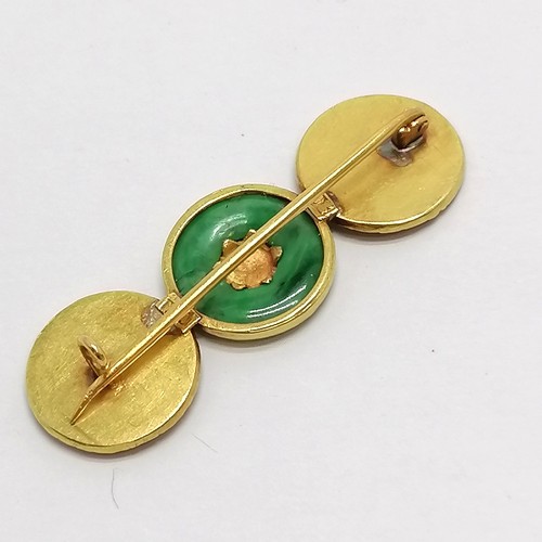 694 - Chinese jade and gold brooch with 20 Ct mark, in good used condition 4 grams total weight.