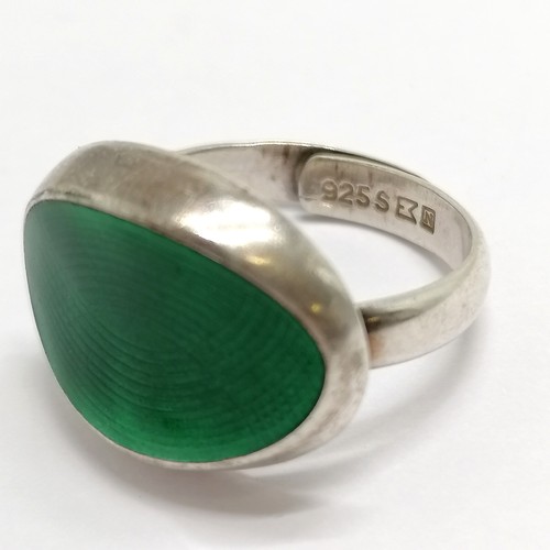 713 - Norwegian silver green enamel ring by Einar Modahl - size P½-/+ & 5g total weight