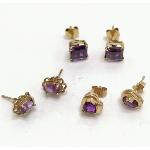 726 - 3 x pairs of unmarked gold earrings set with amethyst inc heart shaped - 4.5g total weight