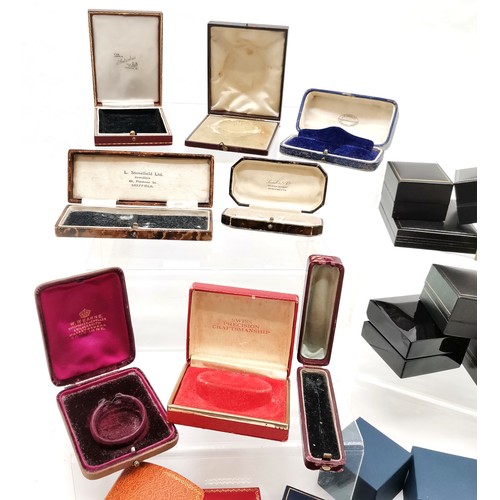 737 - Qty of vintage & antique jewellery & watch boxes inc brooch, cufflink & ring boxes, Antrolus etc