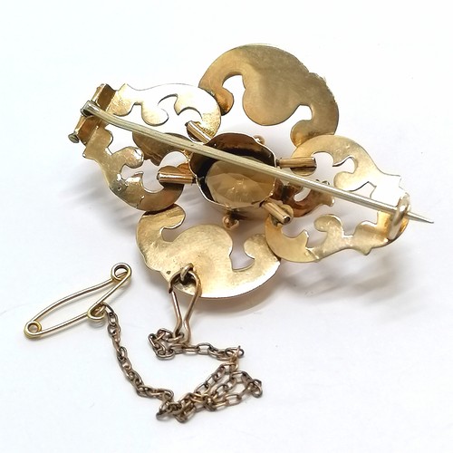 754 - Antique unmarked gold brooch set with citrine - 5cm with metal pin & safety chain ~ total weight 5.9... 