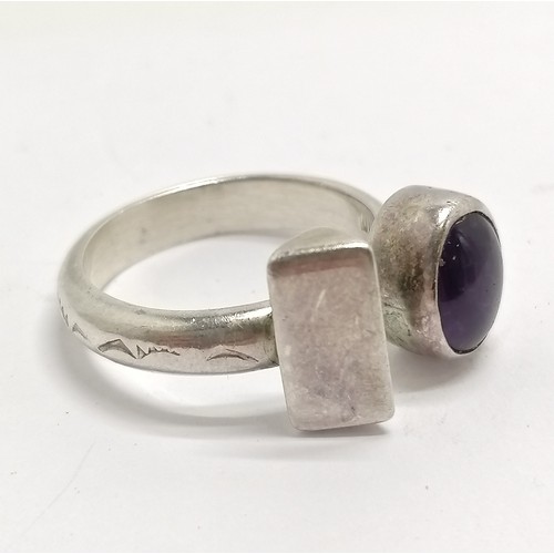 771 - Silver amethyst set ring with hand chased detail by native american M Slim - size R/S & 6.9g total w... 