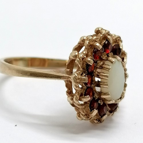 778 - 9ct hallmarked gold opal & garnet cluster ring - size L & 3g