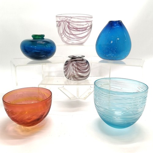 68 - Qty of studio glass inc Deborah Fladgate - largest bowl 17cm diameter x 12.5cm high