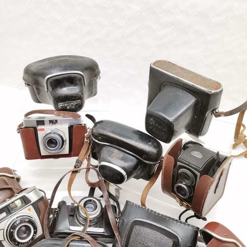 100 - Collection of assorted cameras to include, Miranda camera company Soligor camera, Pacemaker camera e... 