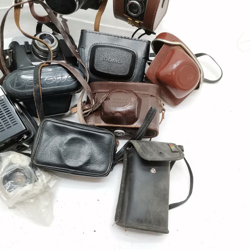 100 - Collection of assorted cameras to include, Miranda camera company Soligor camera, Pacemaker camera e... 