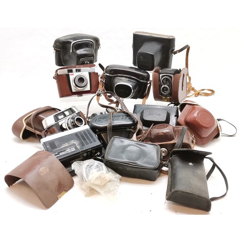 100 - Collection of assorted cameras to include, Miranda camera company Soligor camera, Pacemaker camera e... 