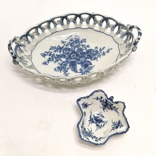 119 - Mid to late 18th century Worcester blue & white pine-cone pattern basket (22cm x 13.5cm) & flower de... 