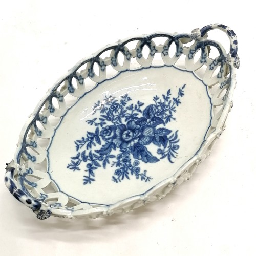 119 - Mid to late 18th century Worcester blue & white pine-cone pattern basket (22cm x 13.5cm) & flower de... 