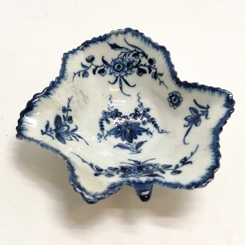 119 - Mid to late 18th century Worcester blue & white pine-cone pattern basket (22cm x 13.5cm) & flower de... 