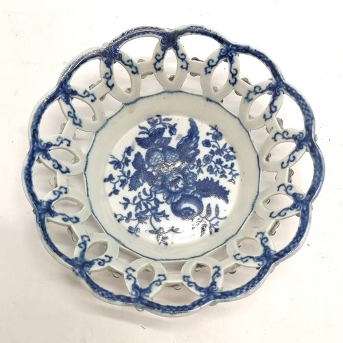 121 - 18th century Worcester blue & white pine-cone pattern basket with applied flower detail - 15.5cm dia... 