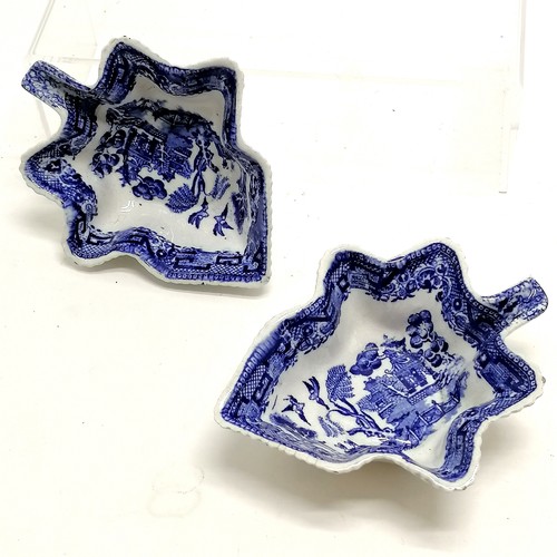 147 - Antique pair of Staffordshire blue & white transfer decorated pickle / sweetmeat dishes - 13.5cm acr... 