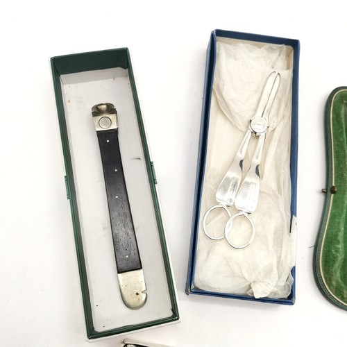 197 - Walker & Hall silver plated grape scissors a/f in green leather case, another pair, t/w 4 assorted c... 