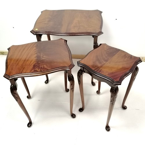 207 - Nest of 3 mahogany tables with cabriole legs, largest 56 cm wide, 43 cm deep, 61 cm high.