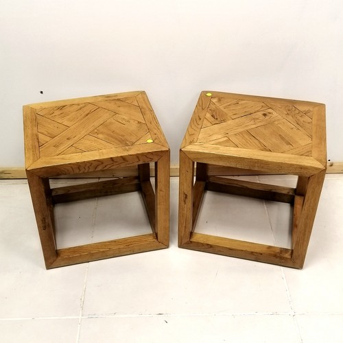 219 - Pair of Japanese oak square side tables, 40 cm wide, 36 deep, 40cm high