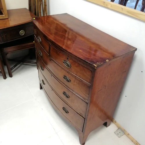 220 - Antique mahogany bow front chest of 2 short and 3 long graduated chest of drawers, 102 cm wide, 104 ... 