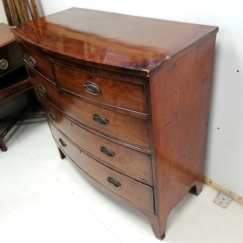 220 - Antique mahogany bow front chest of 2 short and 3 long graduated chest of drawers, 102 cm wide, 104 ... 