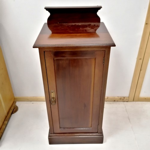 242 - Edwardian mahogany Bedside cupboard, 39.5 cm wide, 87 cm high, 35 cm deep, in good used condition.