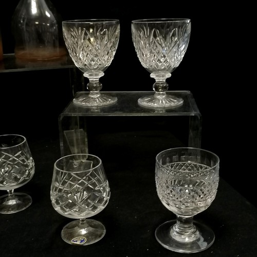 285 - Qty of glassware inc 6 Stuart crystal glasses (4 wine & 2 brandy), antique glass rummer with cross h... 