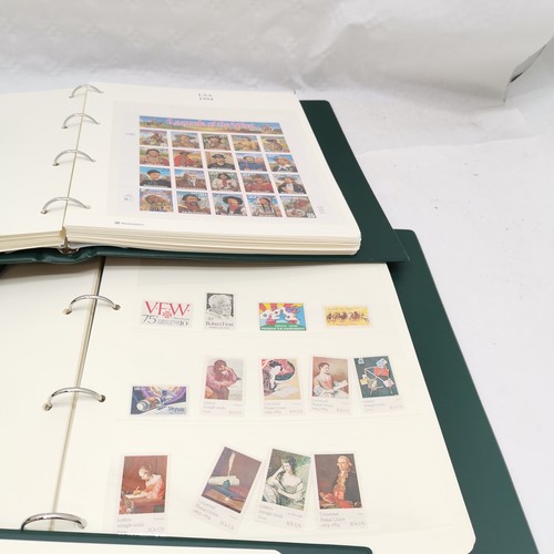 354 - Extensive USA stamp collection in 5 green folders in slipcases with mostly mint stamps / blocks / sh... 