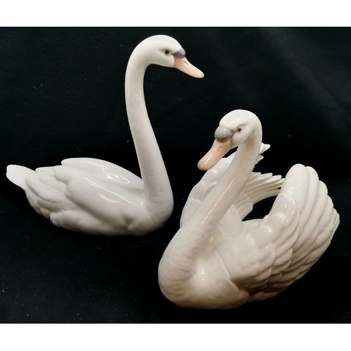 397 - Lladro Swan 20 cm wide, 19 cm high, t/w another 23 cm high, both good condition.