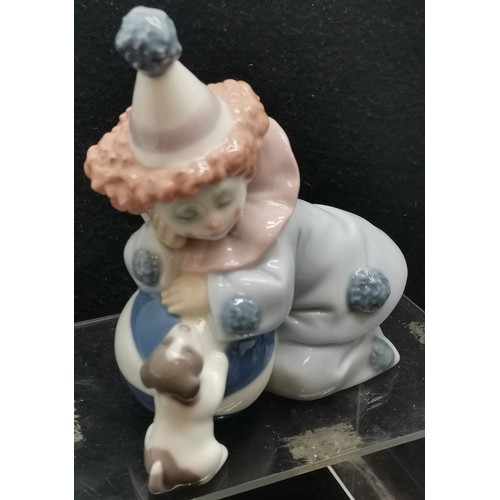 402 - Set of 3 Lladro clowns, all with performing dogs, largest 15 cm high, all in good condition.