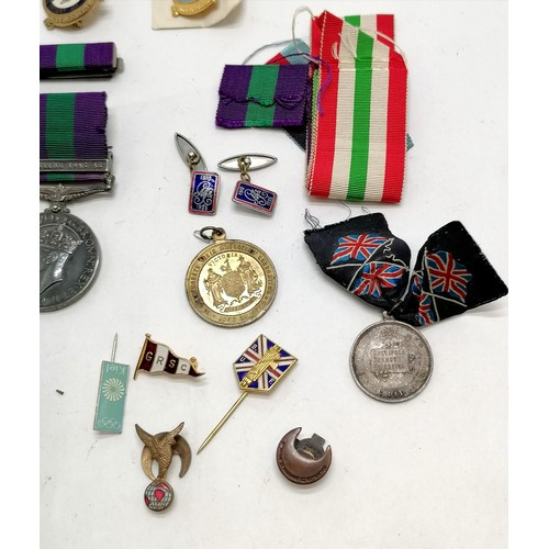 426 - Large qty of family militaria inc group of medals to Sqn ldr C A A Davis RAF (inc General Service me... 