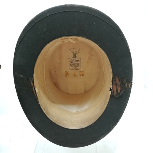 454 - Antique leather cased moleskin top hat (inside 20cm x 15.5cm) - has obvious wear to hat and case t/w... 