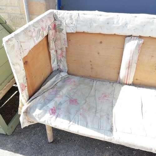 486 - Antique pine partially upholstered settle/bench, in need of refurbishment, 205 cm wide, 65 cm deep, ... 