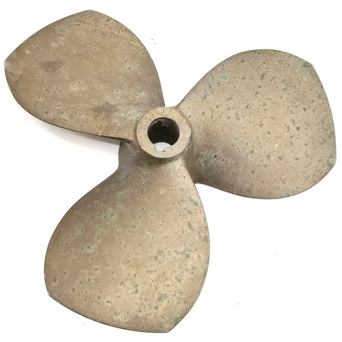 524 - Vintage brass boat propellor, 30 cm in diameter.