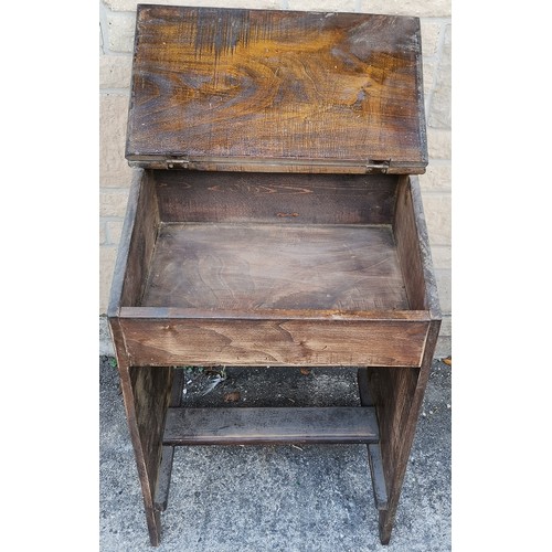 527 - Vintage child's school desk, 53 cm wide, 38 cm deep, 79 cm high.