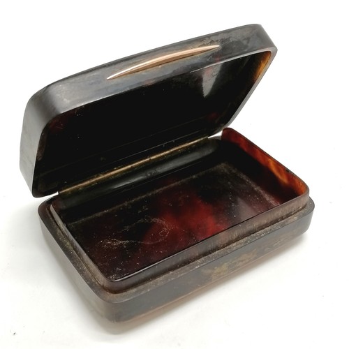 554 - Antique horn table snuff box with unmarked gold pin work detail - 7cm x 4.6cm and has slight a/f nea... 