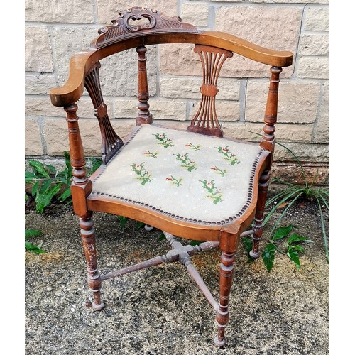 559 - Edwardian walnut framed corner chair, with tapestry seat, 61 cm wide, 56 cm deep, 73 cm high, t/w ta... 