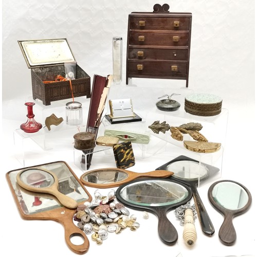 306 - Miscellaneous collection of assorted items to include, hand mirrors, pair of curtain tie backs, mini... 