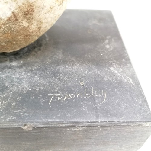 20 - Modernist hand carved white marble sculpture on a rectangular slate base signed Twombley - 27cm high... 