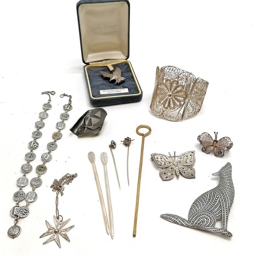 844 - Qty of silver jewellery inc butterfly & eagle brooches, unmarked silver filigree bracelet & pendant ... 