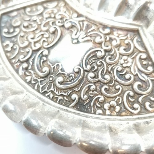 1010 - Antique silver fan shaped pin dish with embossed decoration - 11cm & 26g