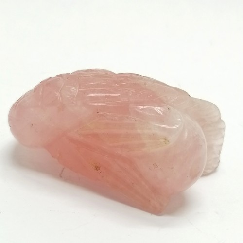 151 - Hand carved rose quartz hardstone seated duck figure - 4cm