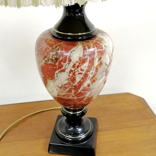 186 - Marbled ceramic lamp with shade, 64 cm high.