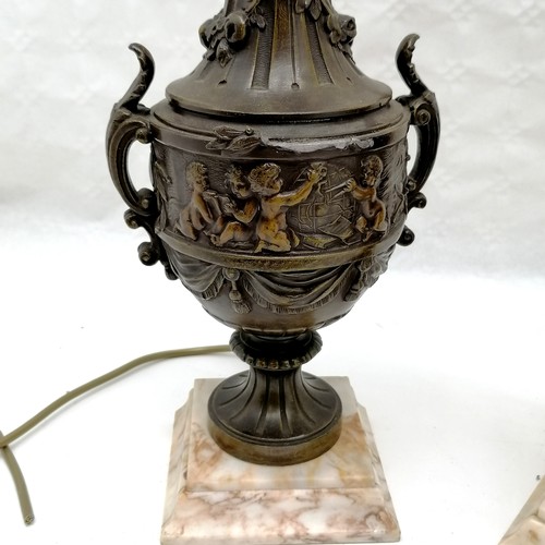 202 - Pair of French spelter table lamps decorated with cherubs, on marble bases, 1 a/f, 50 cm high.