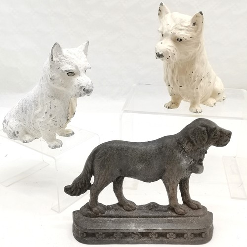 205 - Pair of painted cast metal Scottie dogs, 16 cm high, t/w cast iron St Bernard doorstop, 16 cm high, ... 