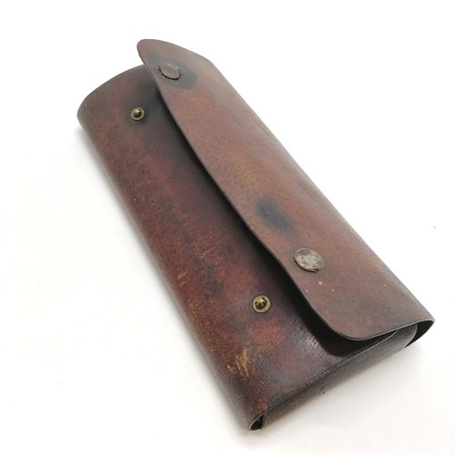 261 - Antique boot pull set by Maxwells (Dover St London) in a pig skin leather case - 26cm x 12cm and has... 