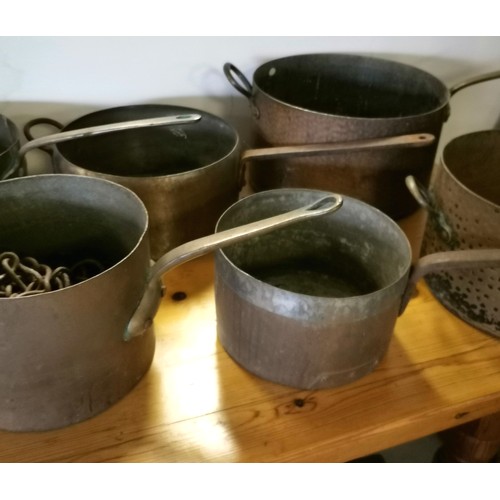 284 - Collection of assorted Antique copper pans of varying sizes, t/w 2 assorted chains.