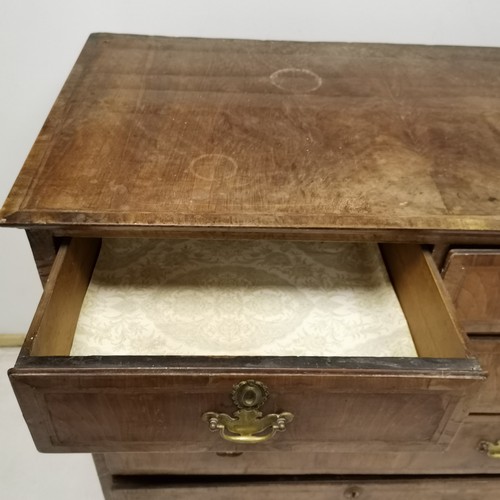 285 - Antique walnut chest of 2 short and 3 long crossbanded graduated drawers, on bracket feet, 99 cm wid... 