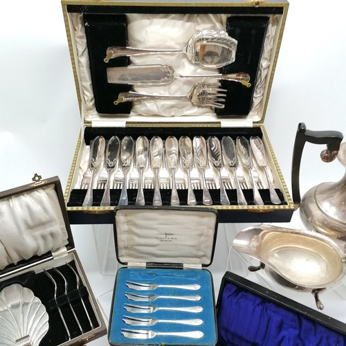 299 - Cased silver plated 12 place setting fish eater / server set in original fitted box by John Sanderso... 