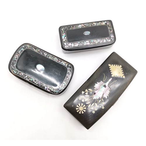 326 - 3 x Antique snuff boxes, 2 papier-mâché & mother of pearl decorated largest measuring 6.5cm across w... 