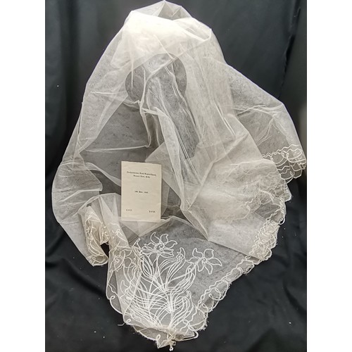 106 - 1940s net wedding veil in good condition