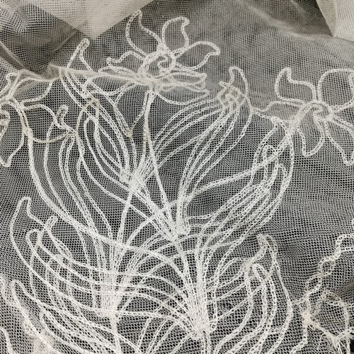 106 - 1940s net wedding veil in good condition