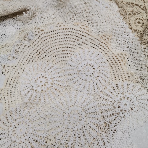 118 - A lot of crochet lace including collars and doilies