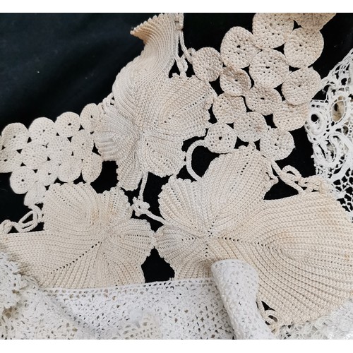 118 - A lot of crochet lace including collars and doilies